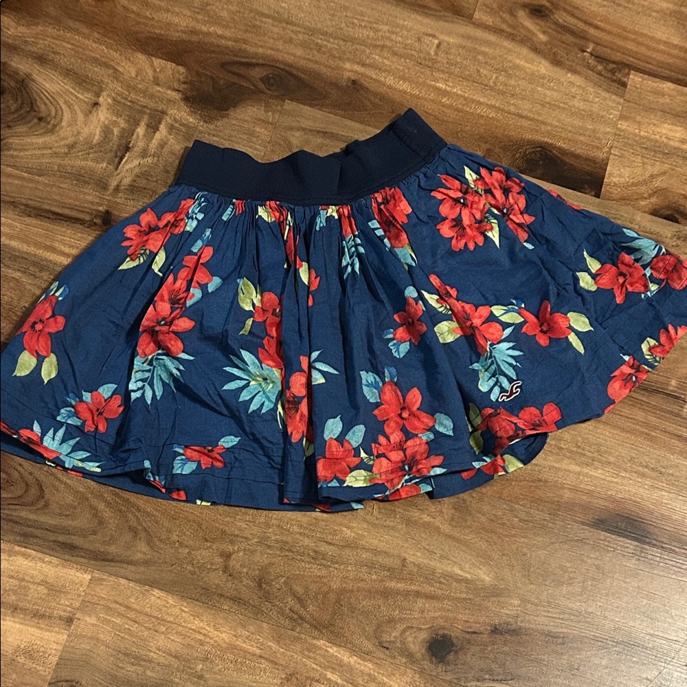 Hollister Floral Navy Skirt size medium
